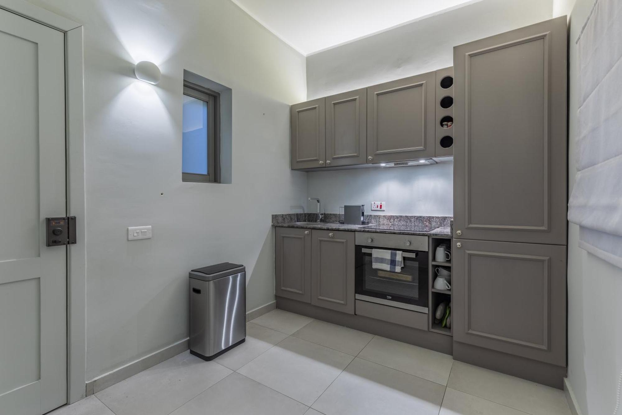 Stylish Retro Suites Флориана Экстерьер фото